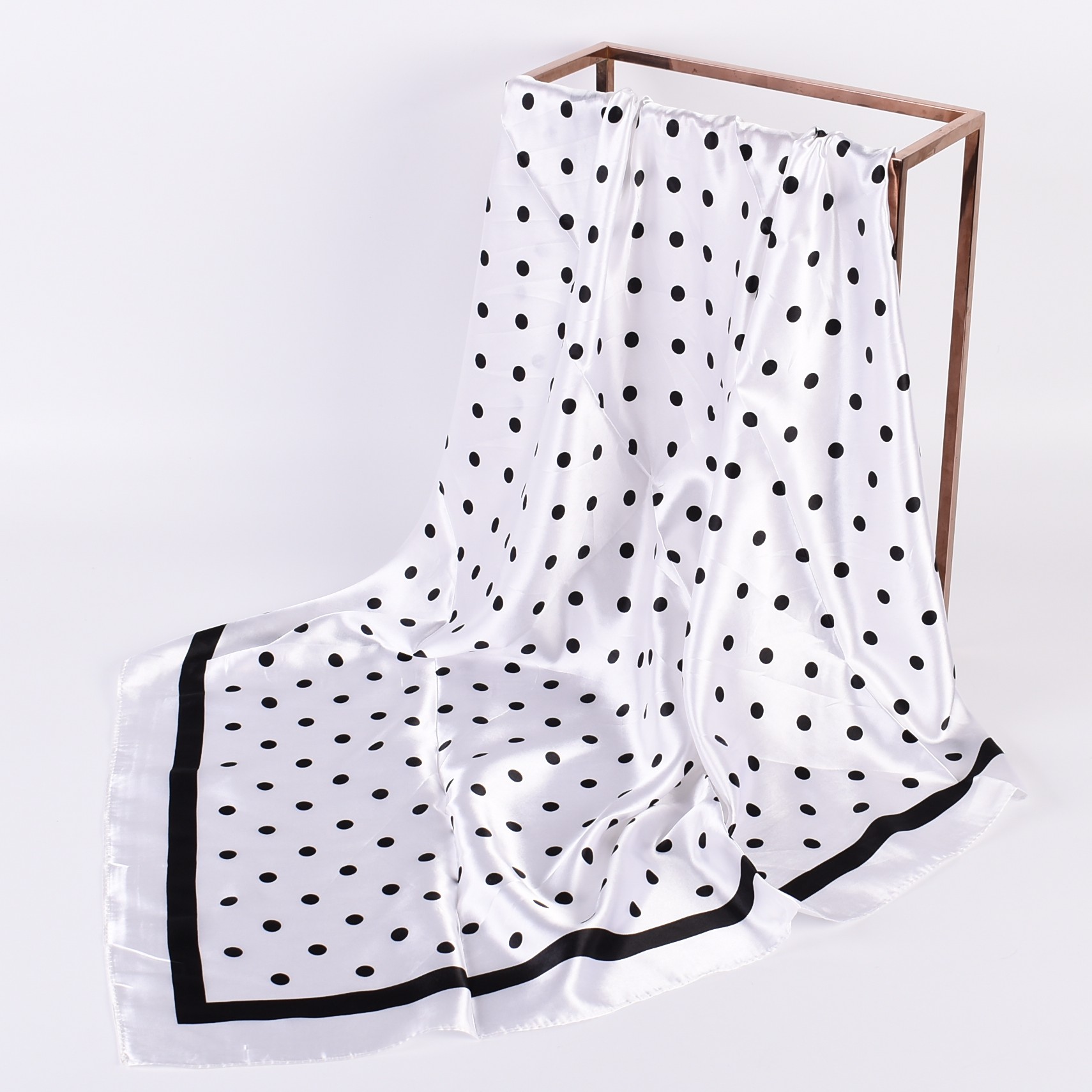 Scarf Silk Square - Grand foulard carré à pois ondulés