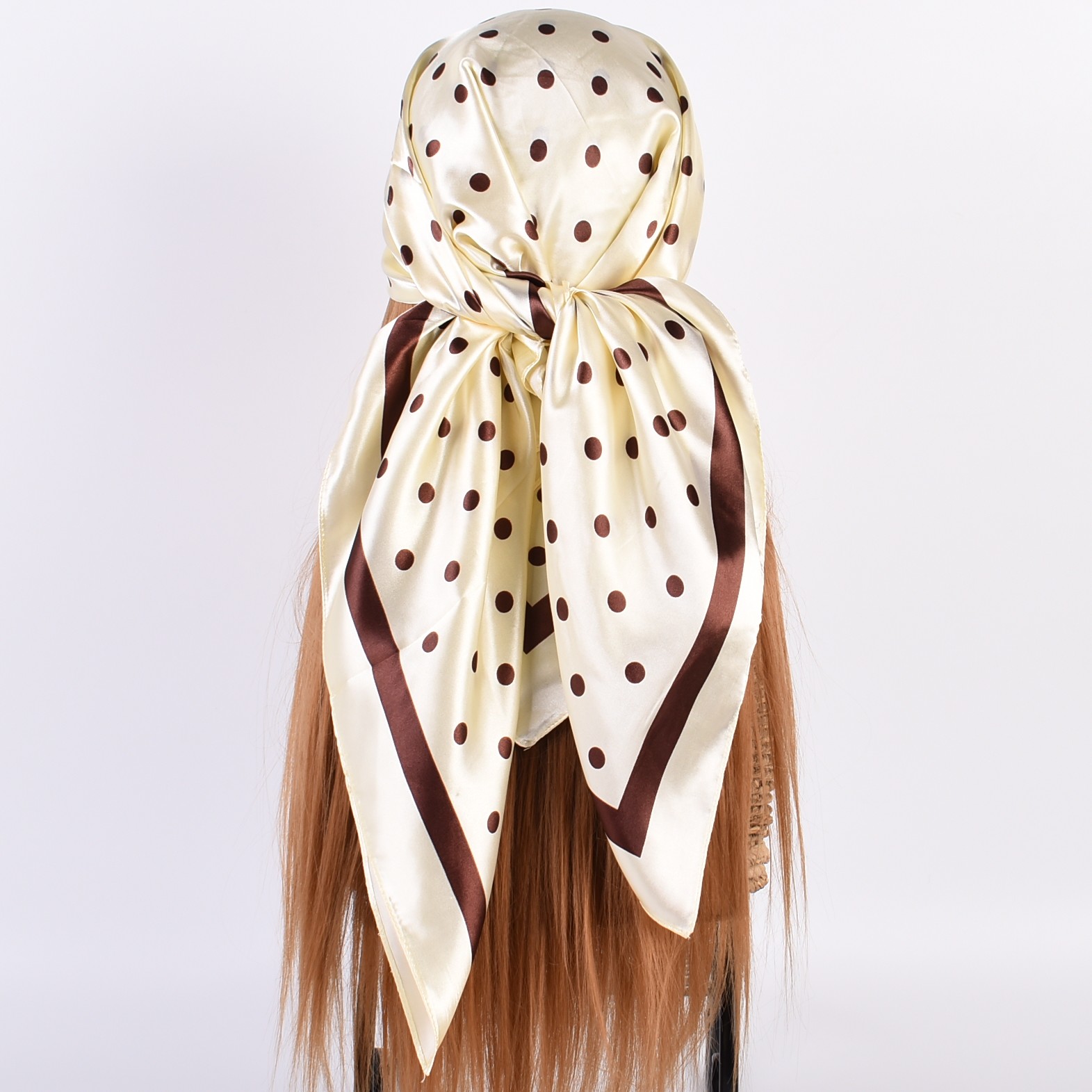 Grand foulard carré à pois ond - Scarf Silk Square avis et prix