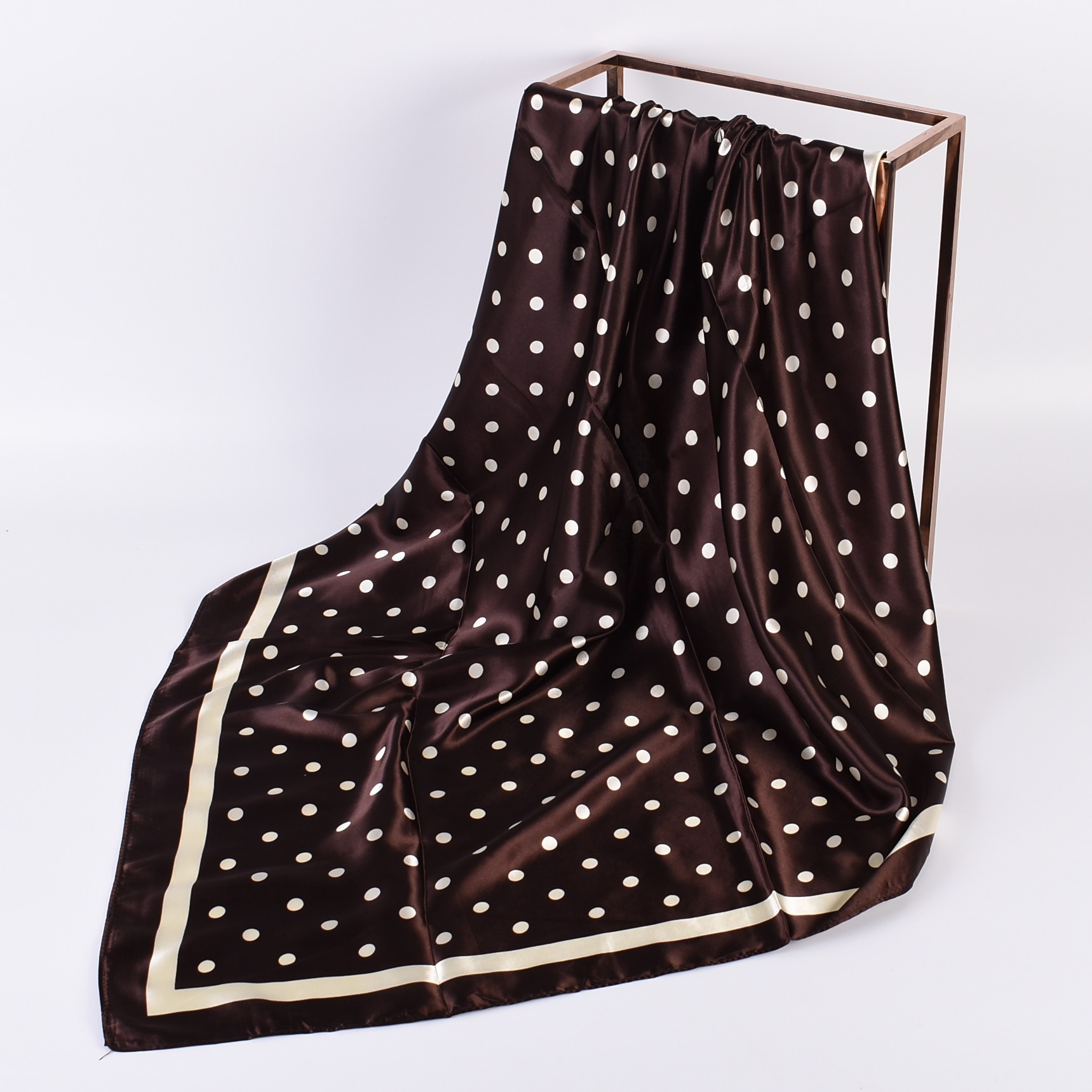 Grand foulard carré à pois ond - Scarf Silk Square avis et prix